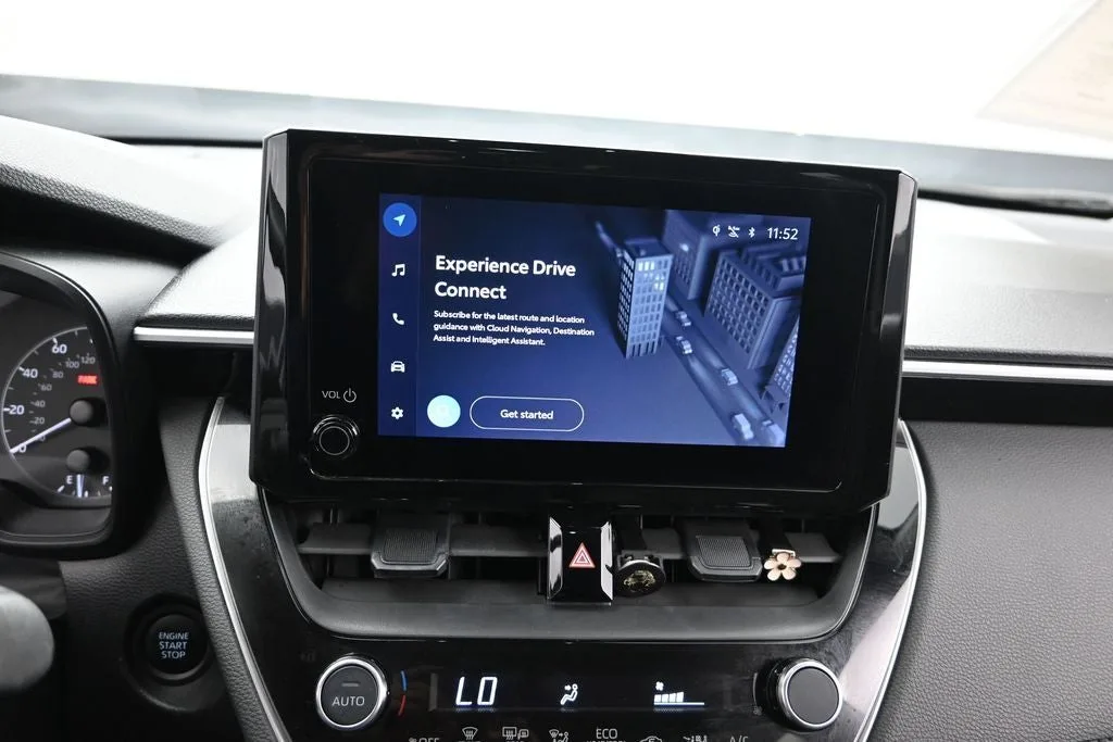 2024 Toyota Corolla Cross LE photo 12