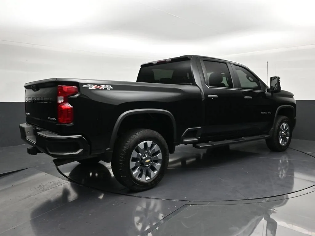 2023 Chevrolet Silverado 2500 HD Custom photo 5