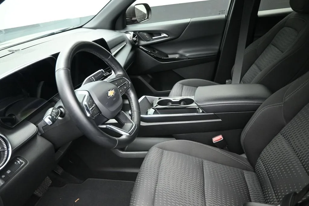 2025 Chevrolet Equinox LT photo 12