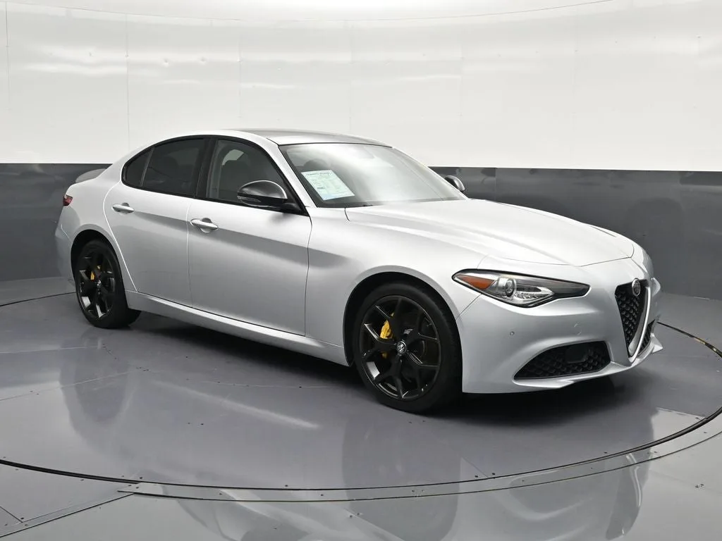 2021 Alfa Romeo Giulia Ti photo 5