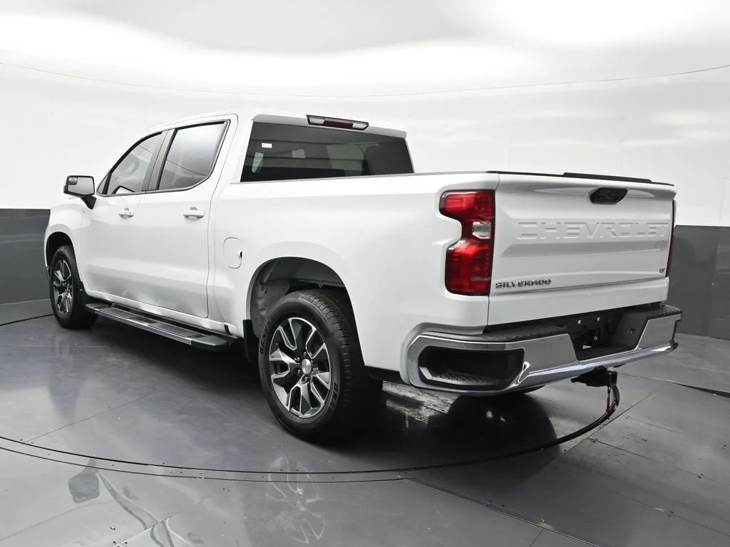 2023 Chevrolet Silverado 1500 LT photo 3
