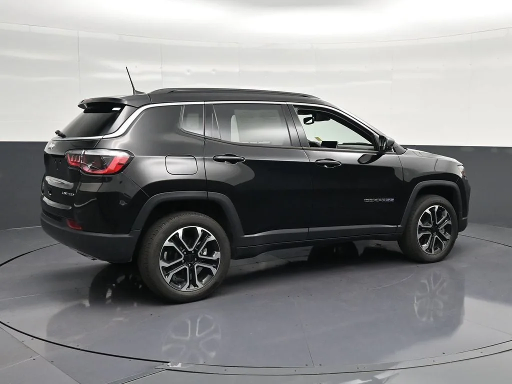 2023 Jeep Compass Limited photo 3