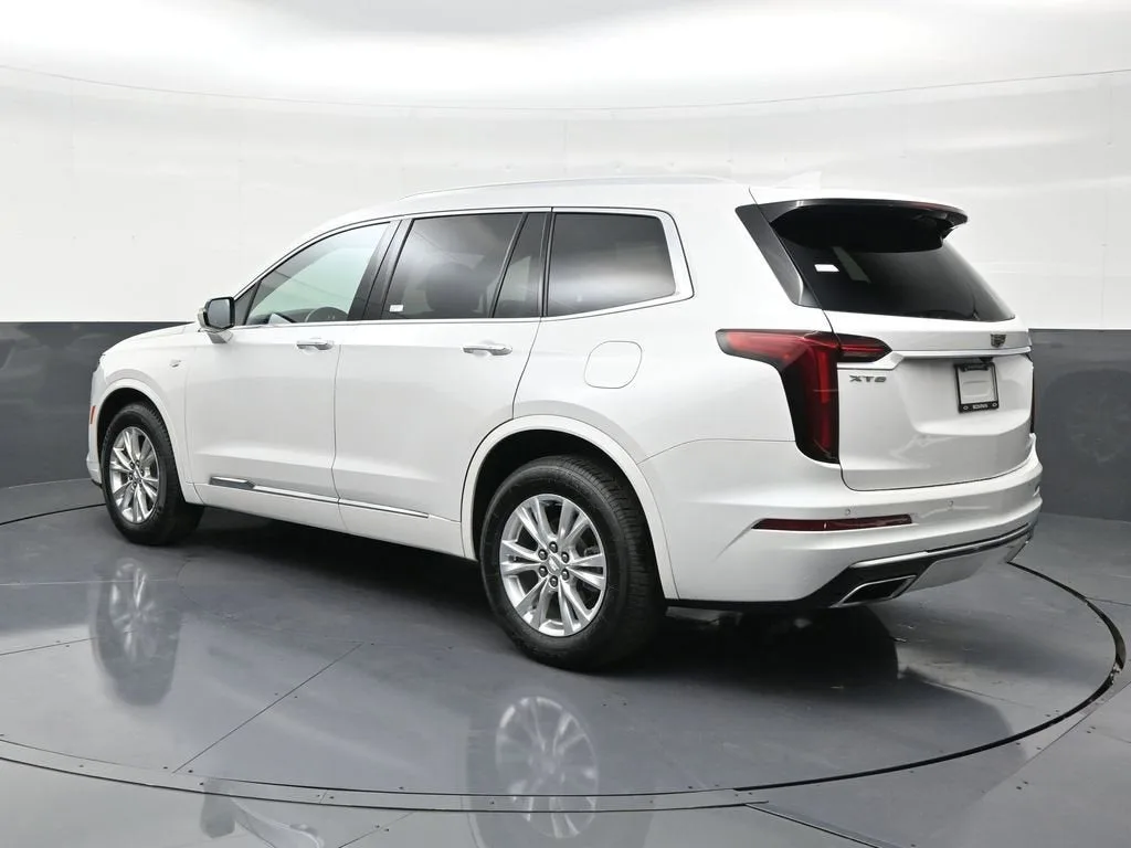 2021 Cadillac XT6 Luxury photo 3