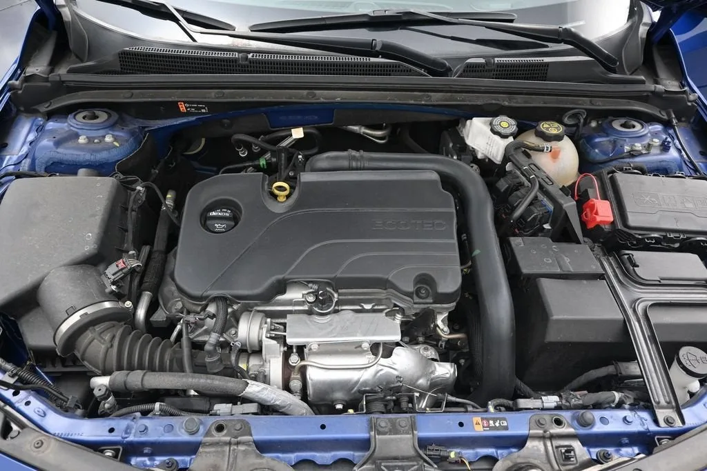 2023 Chevrolet Malibu LS photo 12