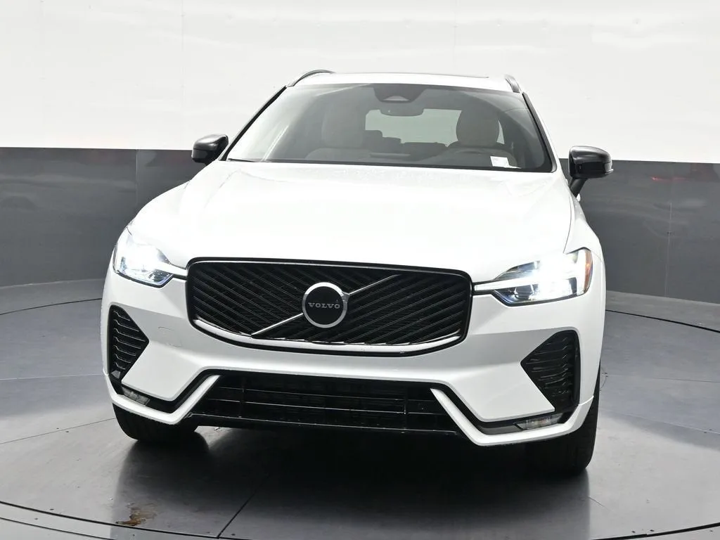 2026 Volvo XC60 B5 Core photo 9