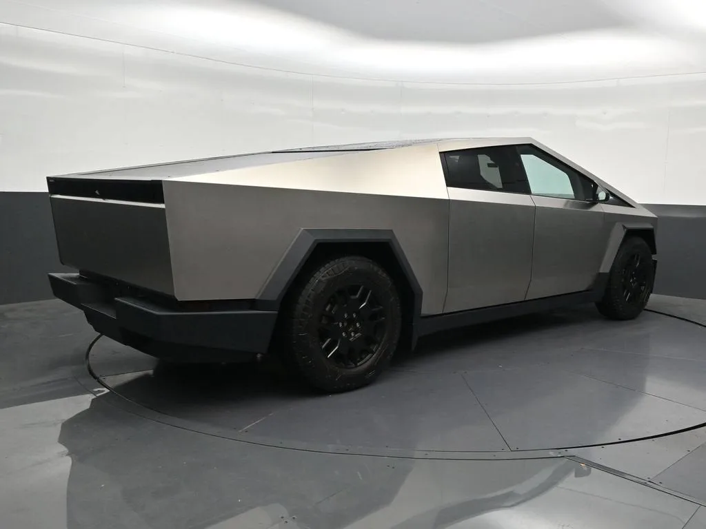 2024 Tesla Cybertruck All-Wheel Drive photo 5