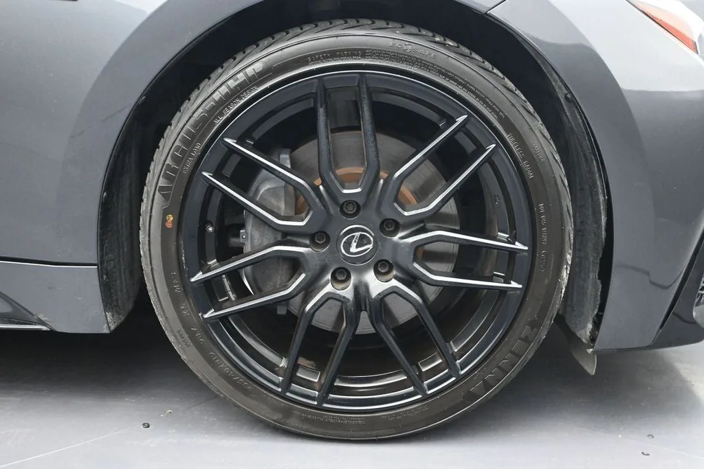 2023 Lexus IS 350 F SPORT photo 9