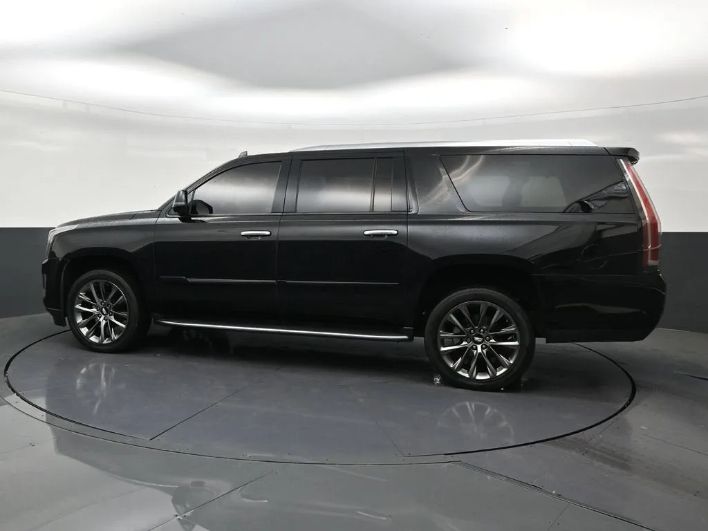 2020 Cadillac Escalade ESV Luxury photo 2