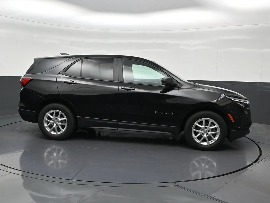 2022 Chevrolet Equinox LS photo 7
