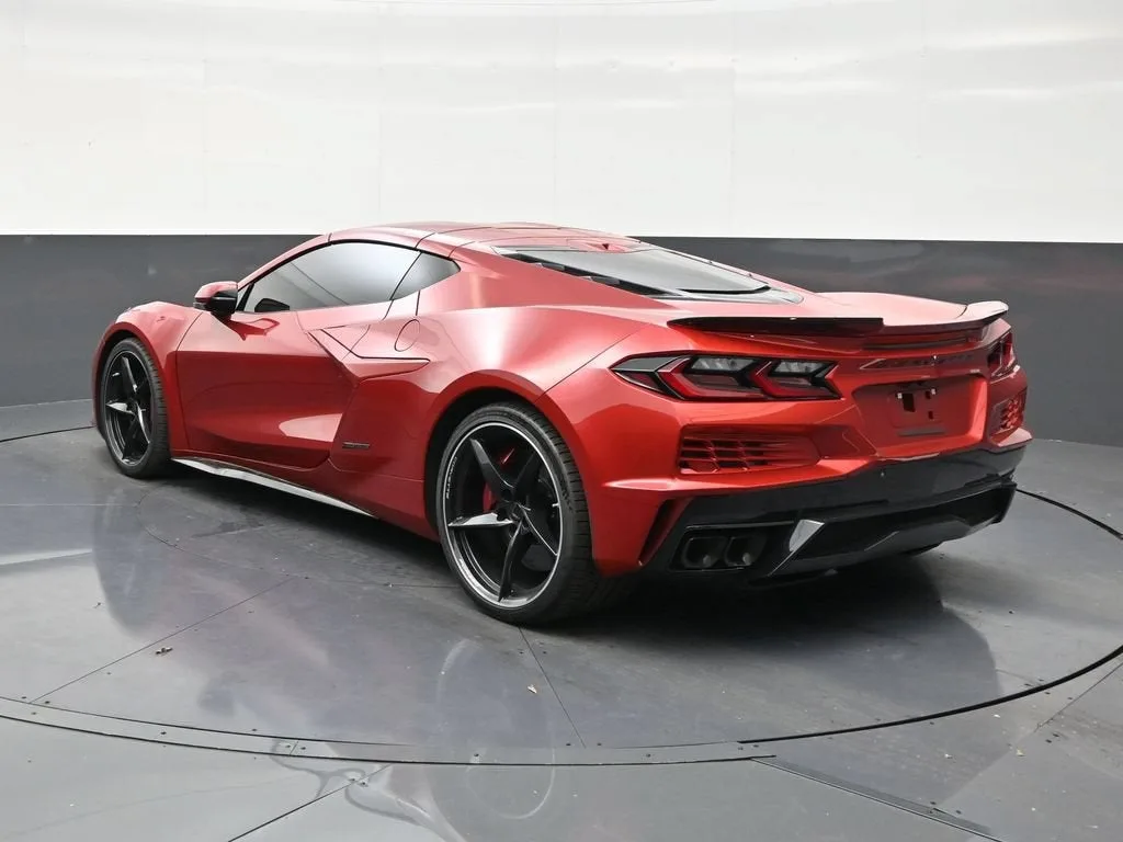 2025 Chevrolet Corvette E-Ray 2LZ photo 3