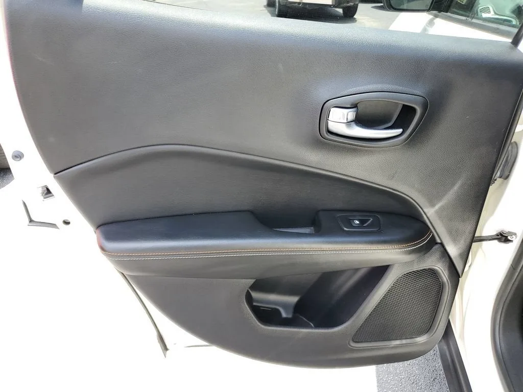 2019 Jeep Compass Latitude 4x4 photo 9