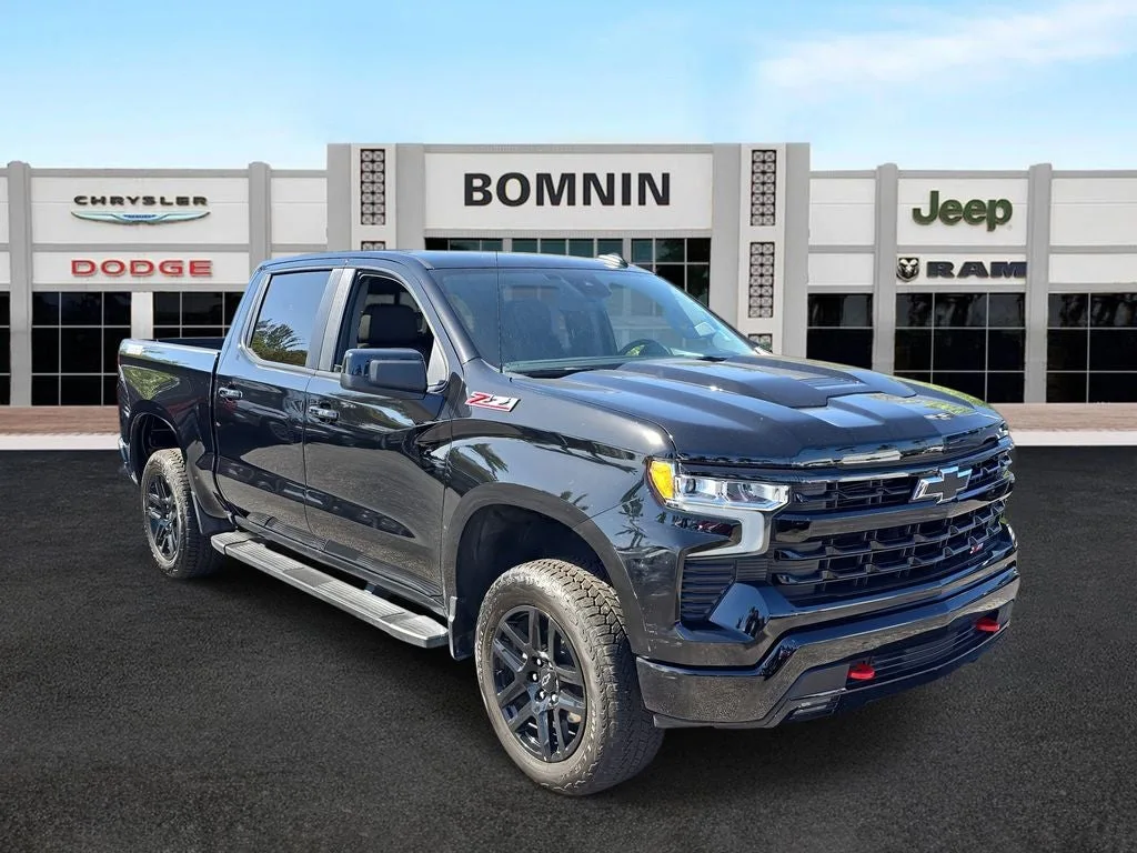 2025 Chevrolet Silverado 1500 LT Trail Boss photo 2