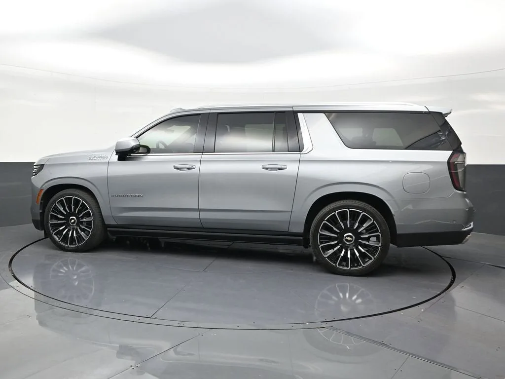 2025 Chevrolet Suburban High Country photo 2