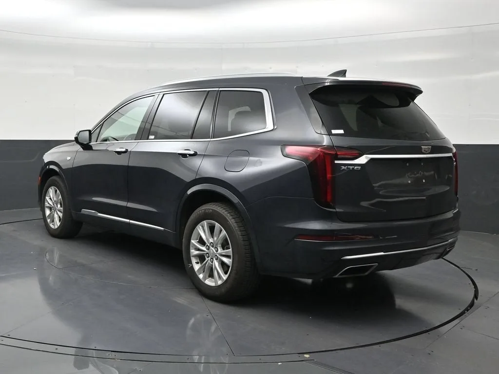 2023 Cadillac XT6 Luxury photo 3