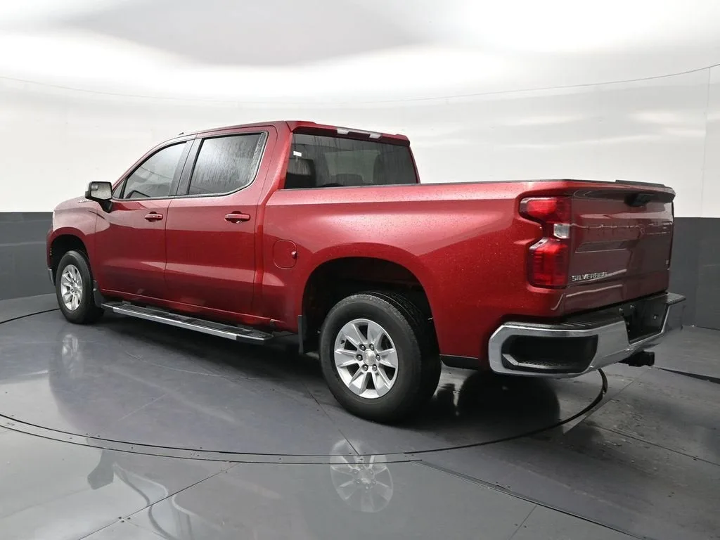 2023 Chevrolet Silverado 1500 LT photo 3