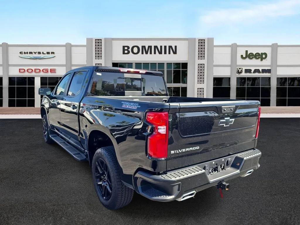 2025 Chevrolet Silverado 1500 LT Trail Boss photo 4