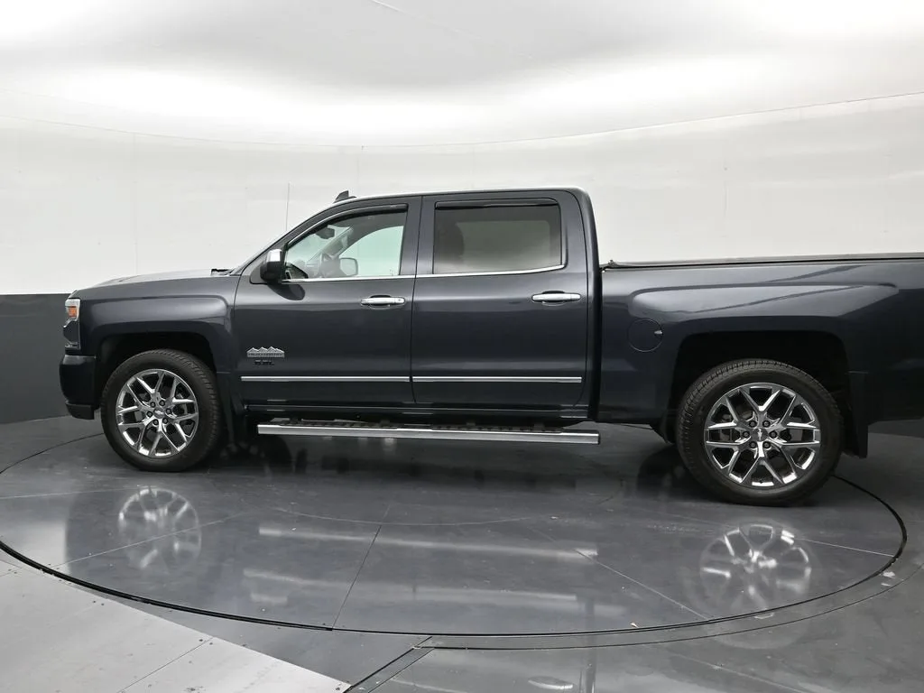 2018 Chevrolet Silverado 1500 High Country photo 2