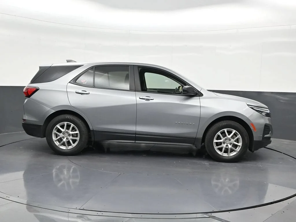 2023 Chevrolet Equinox LS photo 7