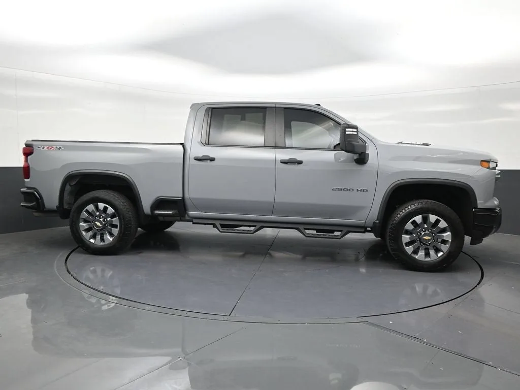 2025 Chevrolet Silverado 2500 HD Custom photo 6