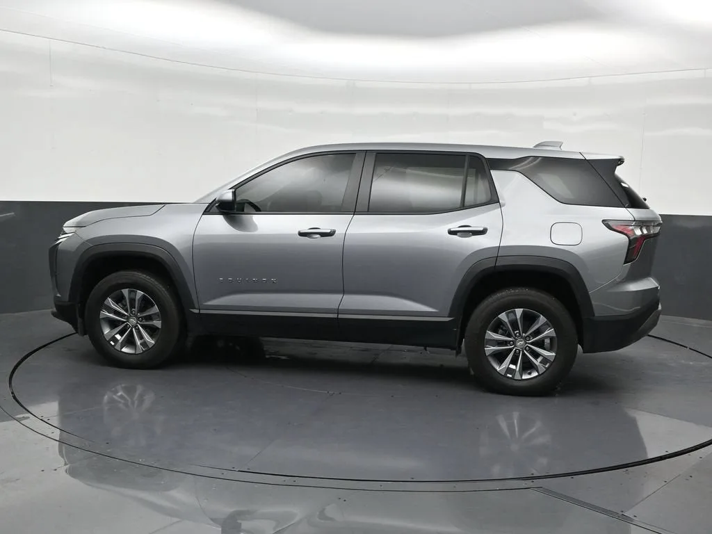 2026 Chevrolet Equinox LT photo 2