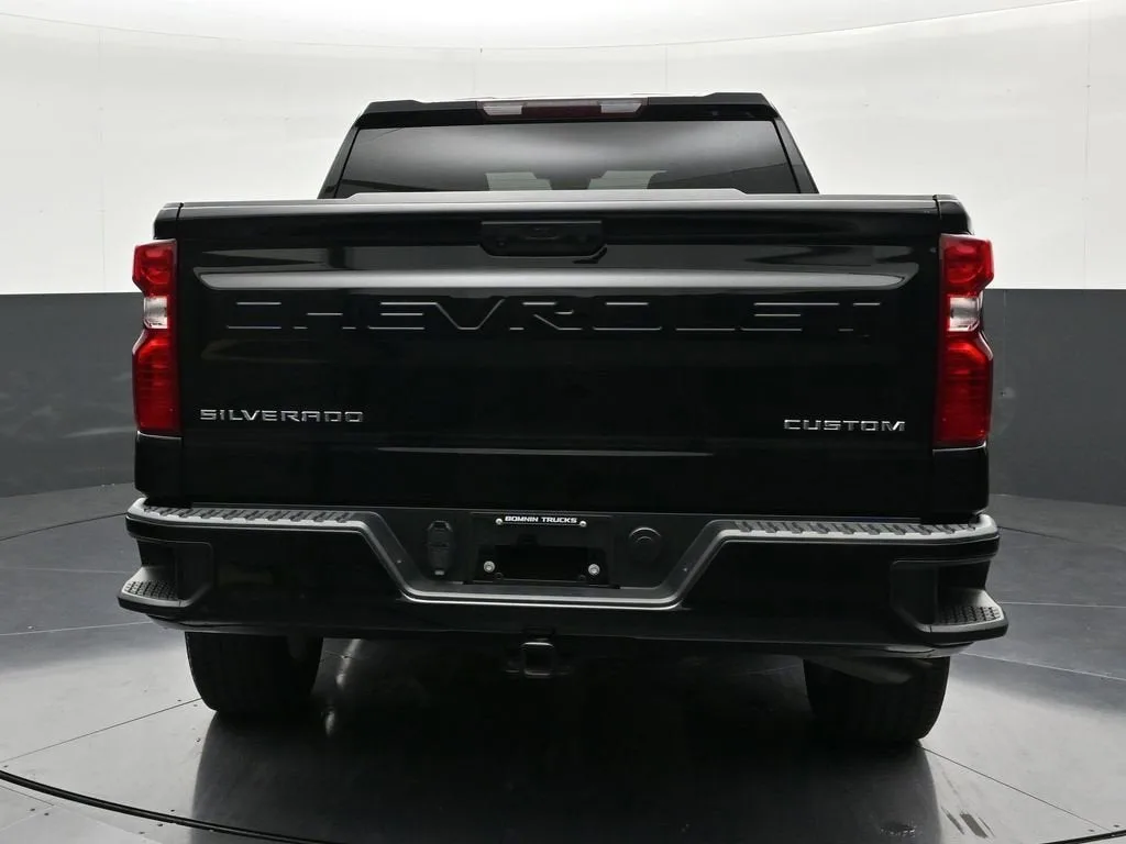 2023 Chevrolet Silverado 1500 Custom photo 4