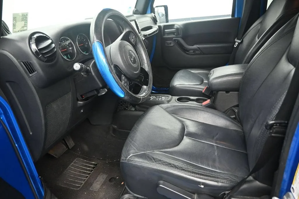 2014 Jeep Wrangler Unlimited Altitude photo 12