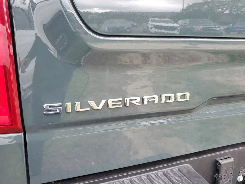 2025 Chevrolet Silverado 1500 ZR2 photo 12