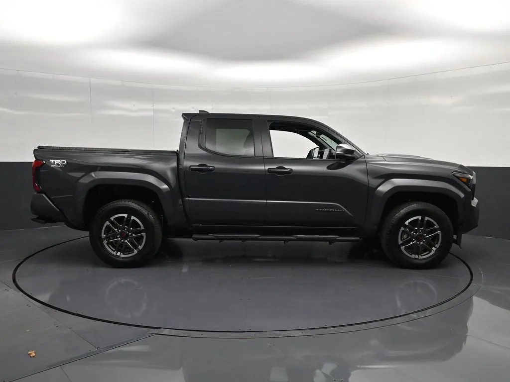 2025 Toyota Tacoma TRD Sport photo 4