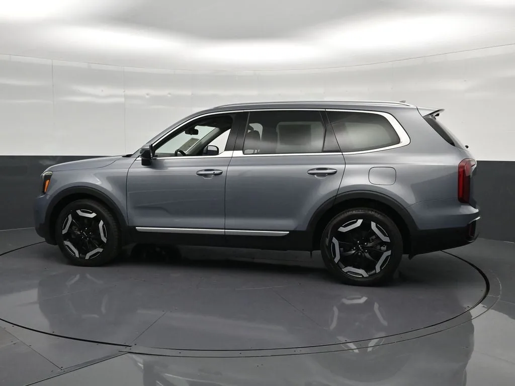 2024 Kia Telluride S photo 8