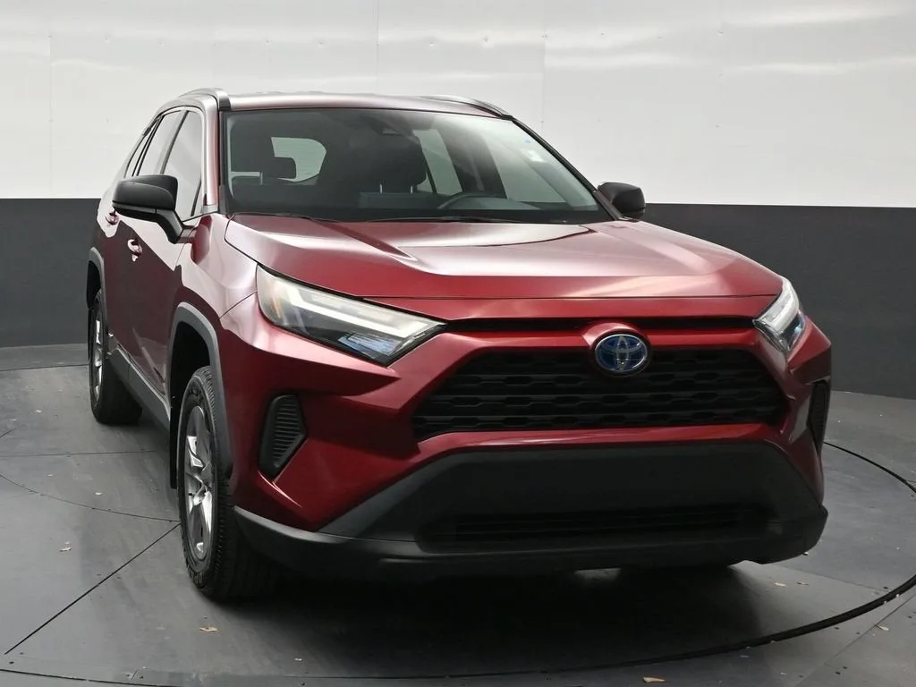 2024 Toyota RAV4 Hybrid LE photo 7