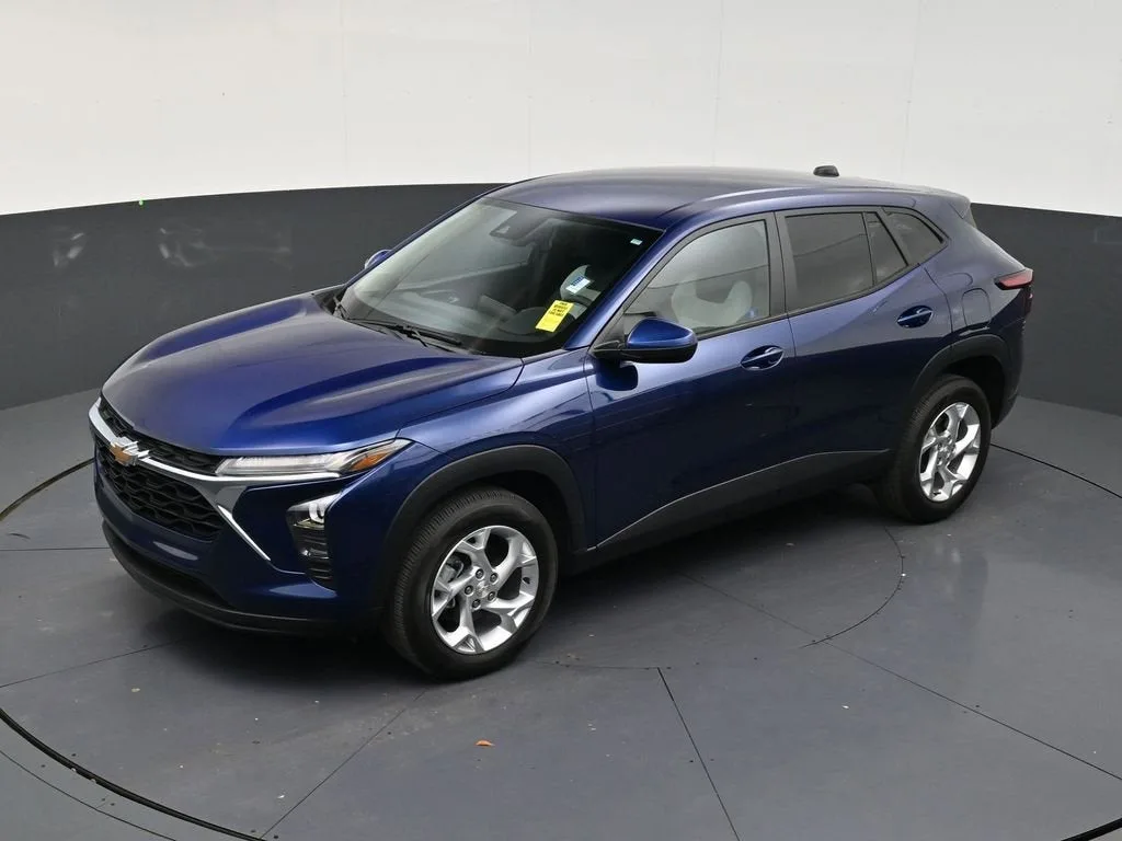 2024 Chevrolet Trax LS photo 12