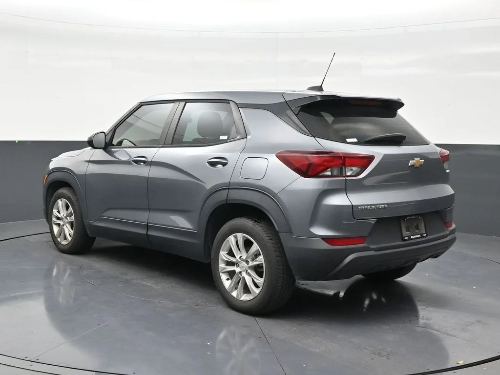 2021 Chevrolet Trailblazer LS photo 3