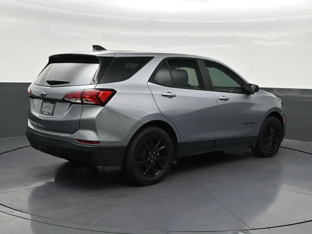 2024 Chevrolet Equinox LS photo 5