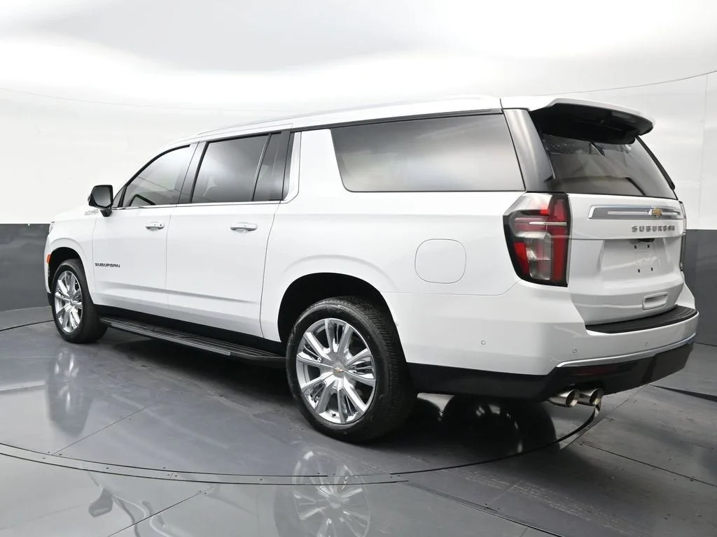 2024 Chevrolet Suburban High Country photo 3