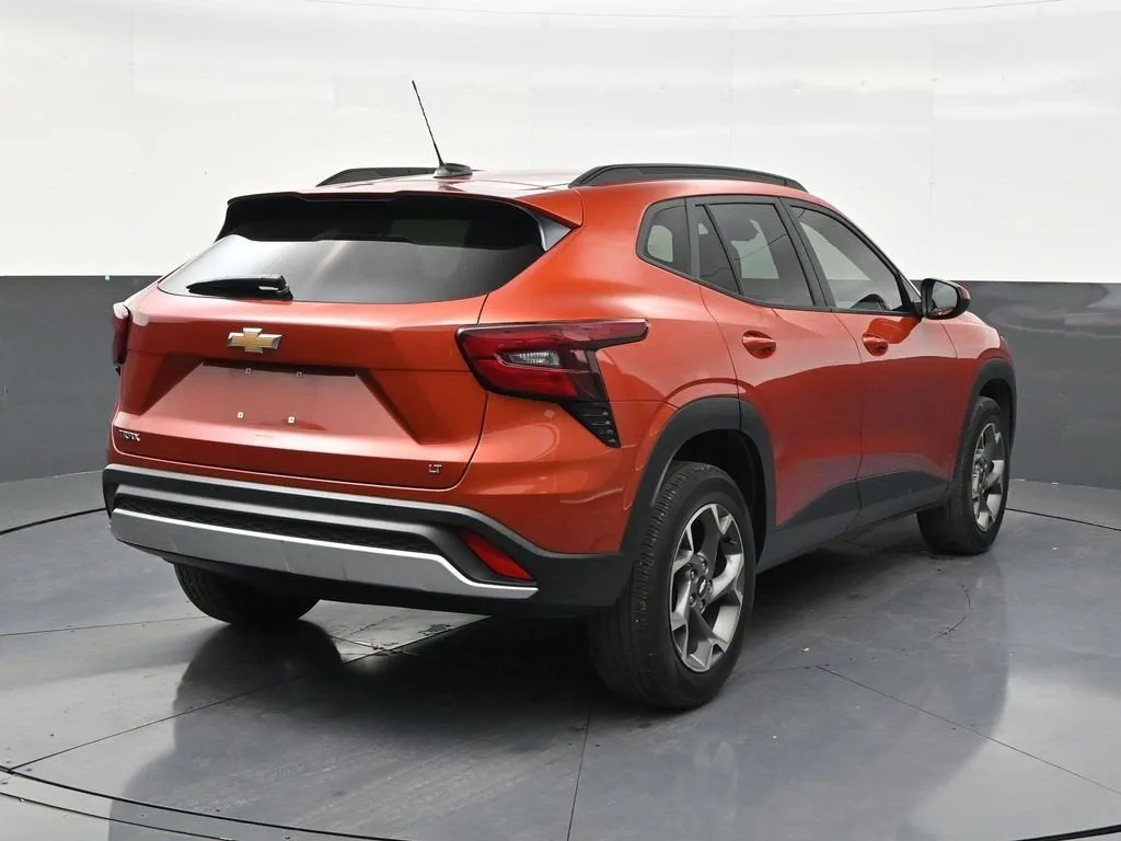 2024 Chevrolet Trax LT photo 4