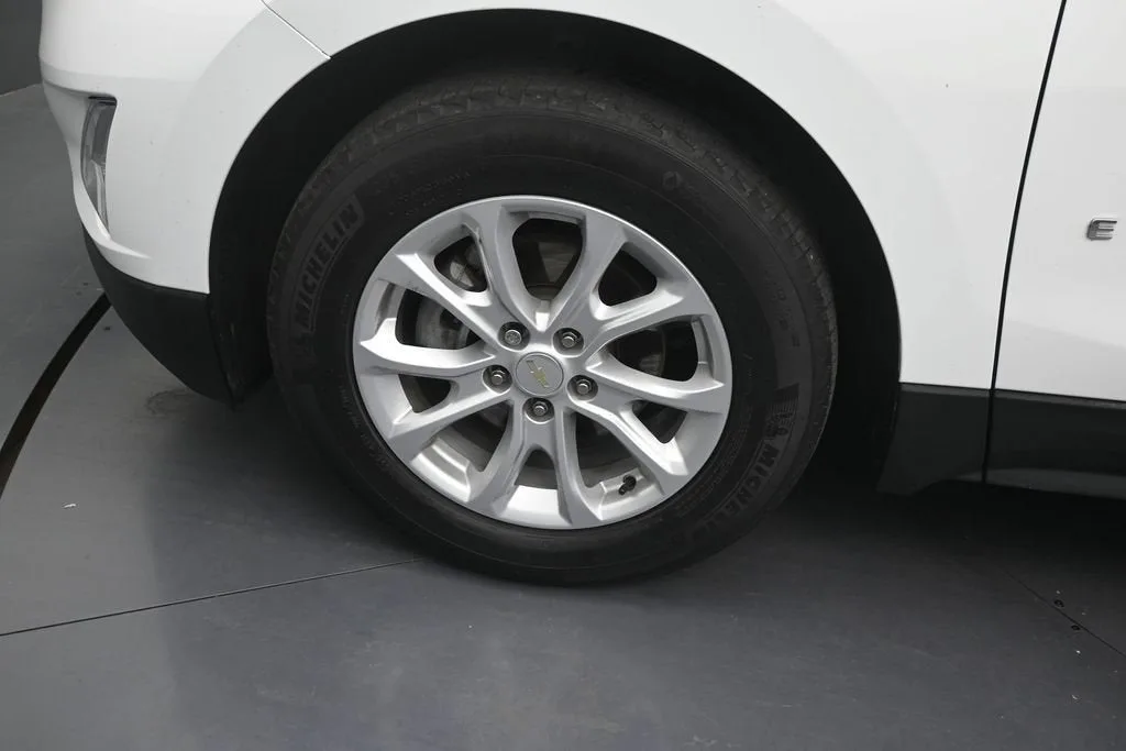 2020 Chevrolet Equinox LS photo 9