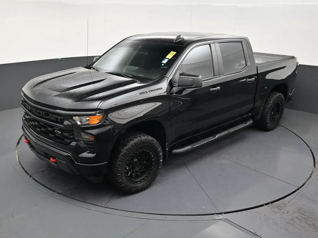 2025 Chevrolet Silverado 1500 Custom photo 12