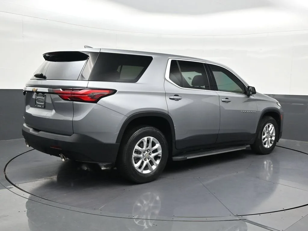 2023 Chevrolet Traverse LS photo 5