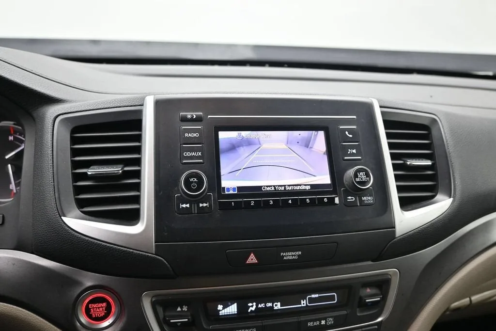 2016 Honda Pilot LX photo 10
