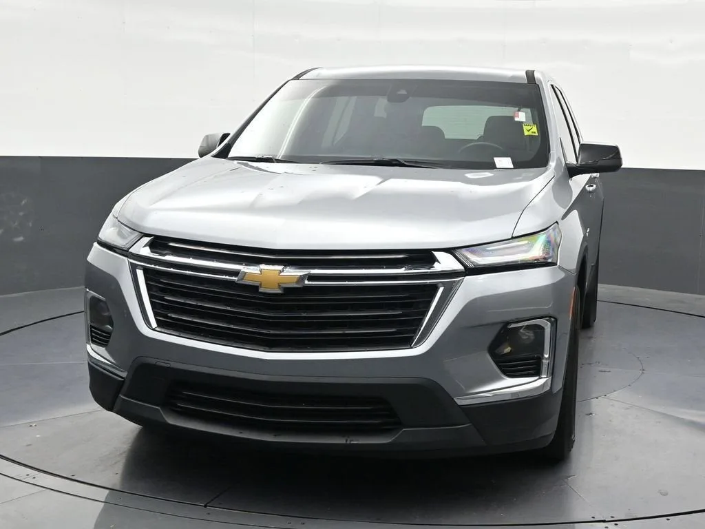 2023 Chevrolet Traverse LS photo 9