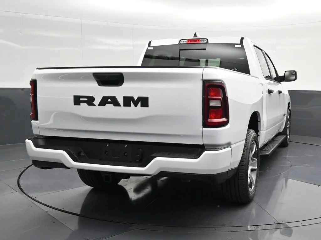 2025 RAM 1500 Tradesman photo 2