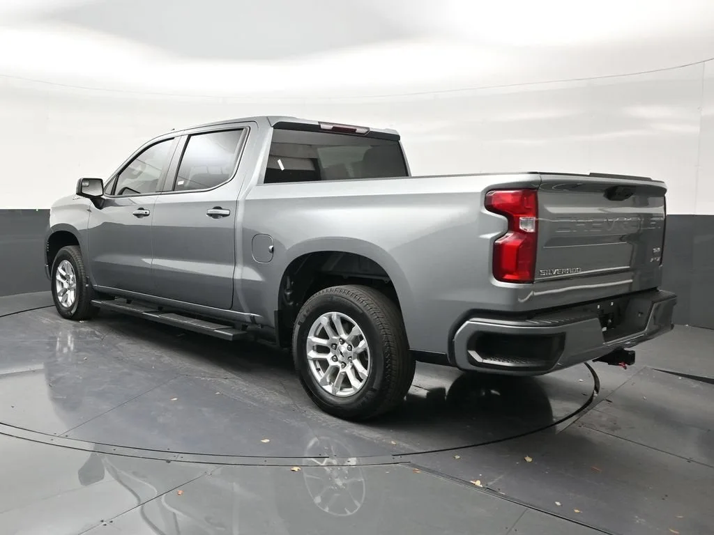 2023 Chevrolet Silverado 1500 RST photo 3