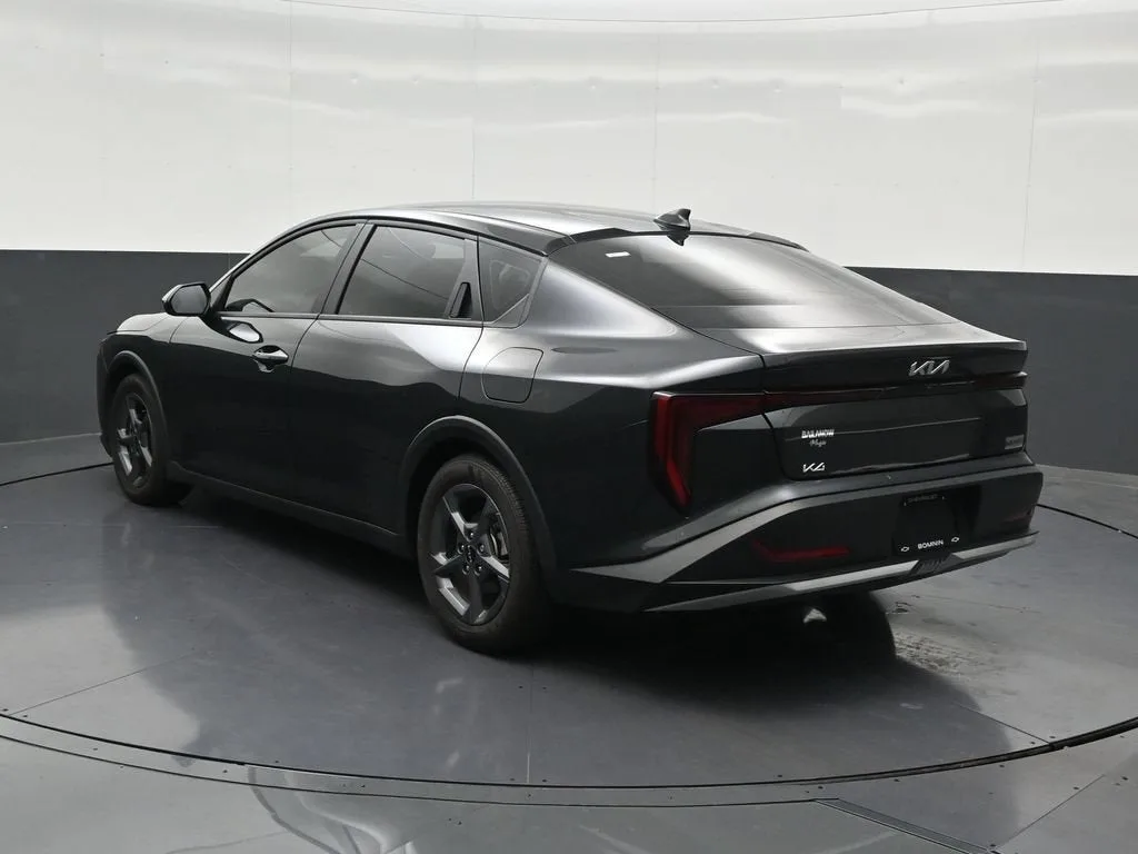 2025 Kia K4 LXS photo 3