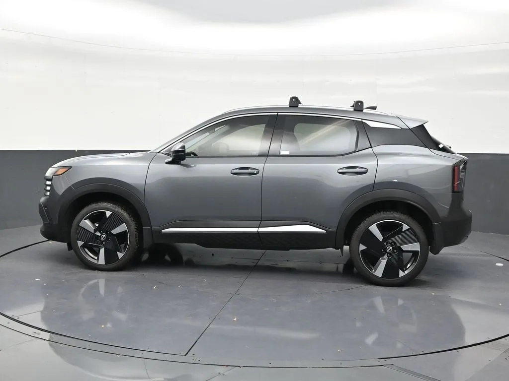 2026 Nissan Kicks SR photo 2