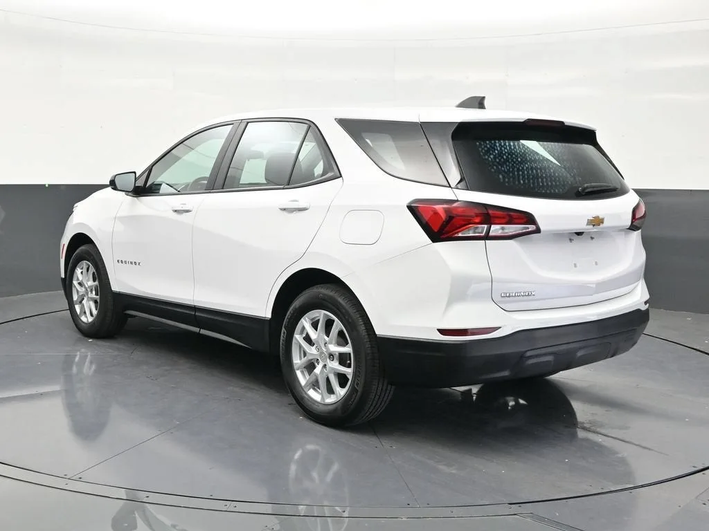 2024 Chevrolet Equinox LS photo 3