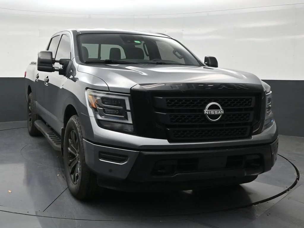 2023 Nissan TITAN Crew Cab SV 4x4 photo 7