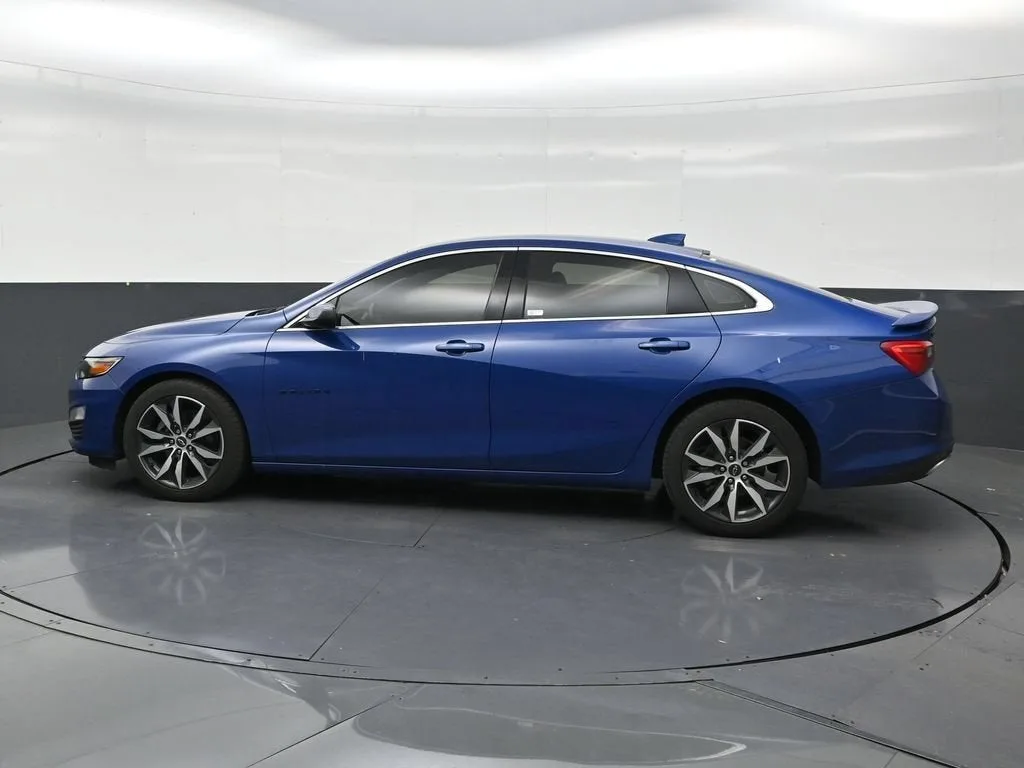 2023 Chevrolet Malibu RS photo 2