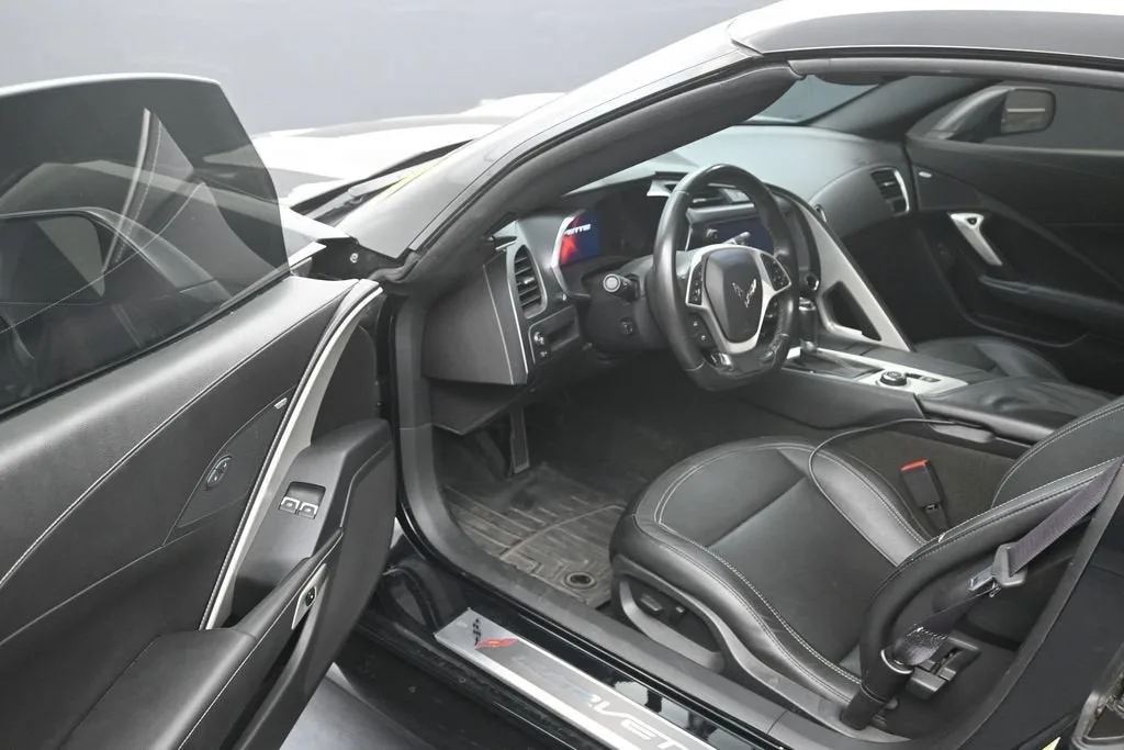 2016 Chevrolet Corvette Stingray 1LT photo 10