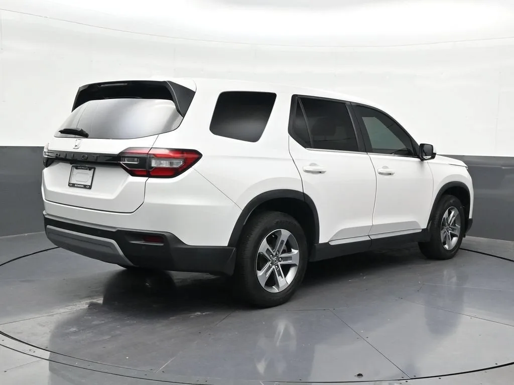 2023 Honda Pilot 2WD EX-L 8 Passenger photo 5