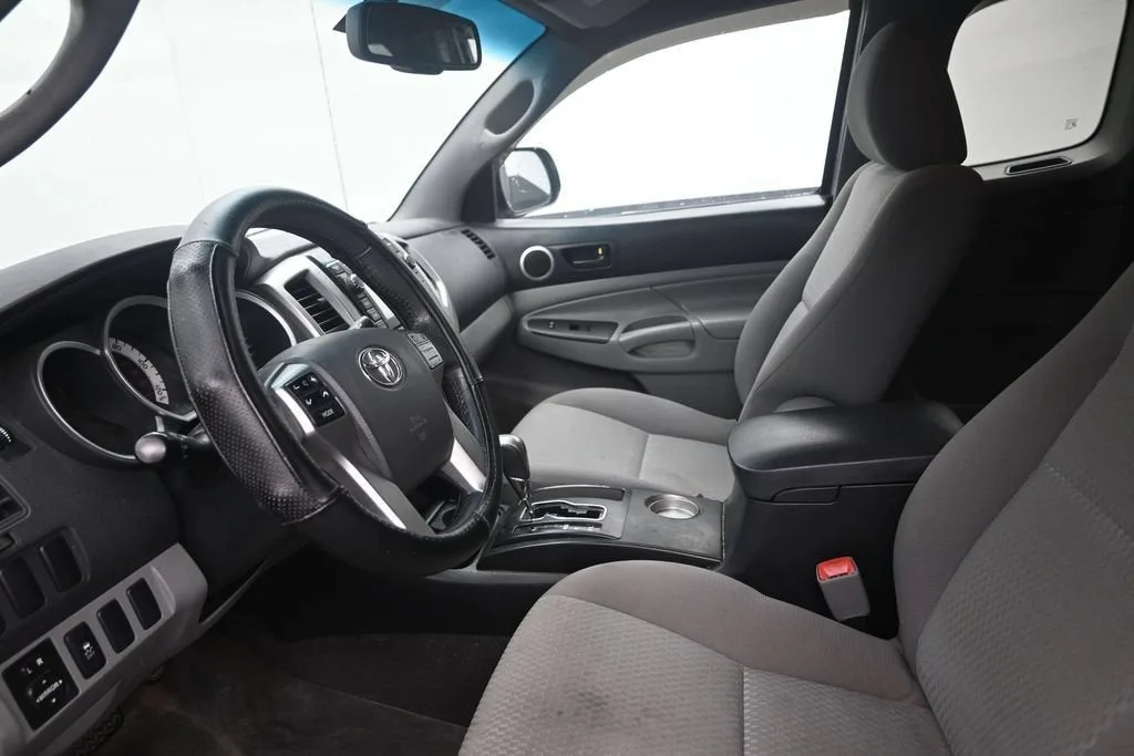 2013 Toyota Tacoma PreRunner V6 photo 12